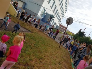 Нижегородцы продолжают стоять в огромных очередях за справками в детский сад