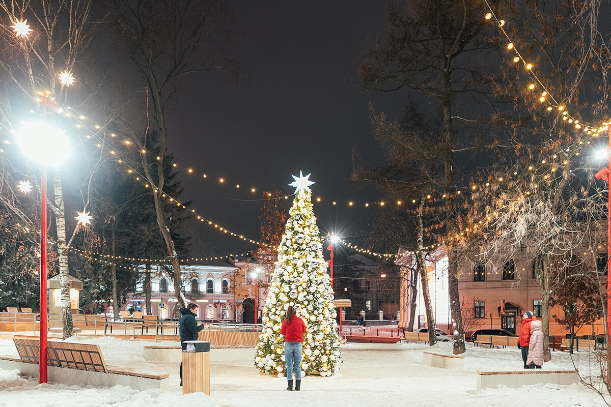 Новый год в нижнем новгороде. Елка на площади Горького в Нижнем Новгороде 2022. Площадь Горького Нижний Новгород зима 2022. Елка на площади Горького в Нижнем Новгороде 2021. Горьковская ярмарка 800 Нижний Новгород.