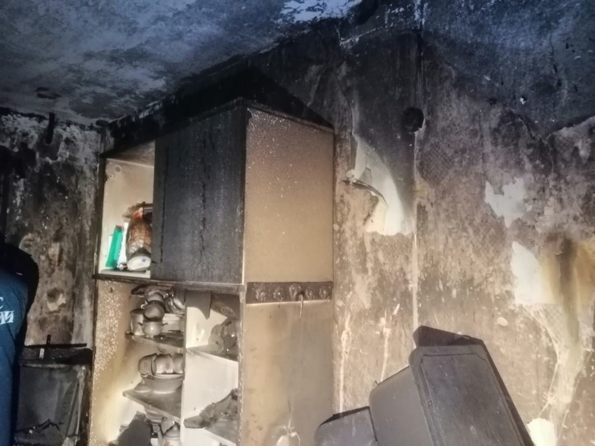 Один человек погиб и десять спасено на ночном пожаре в Канавинском районе - фото 1