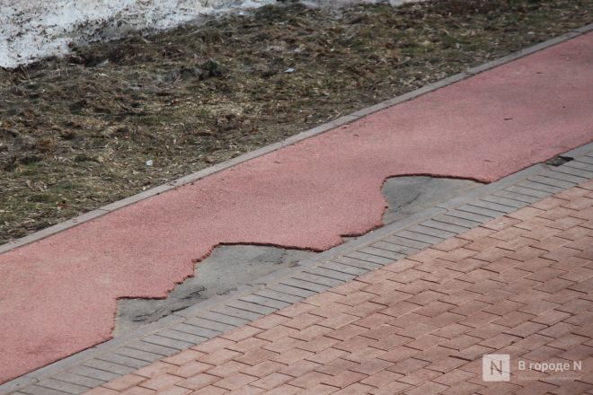 Трещит по швам: как выглядит центр Нижнего Новгорода после аномальной зимы — фоторепортаж - фото 77