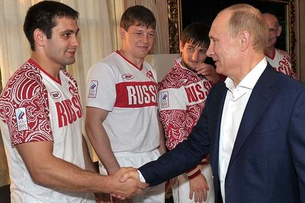 Владимир Путин разрешил россиянам ехать на Олимпиаду под нейтральным флагом