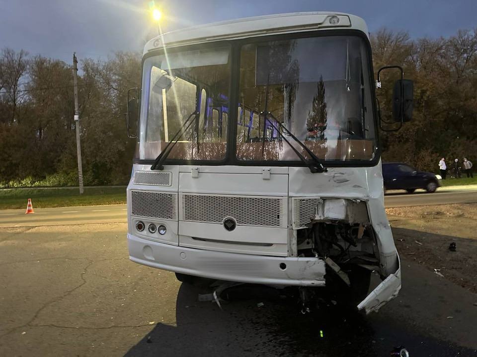 Момент смертельного ДТП с подростком и автобусом в Сергаче попал на видео - фото 1